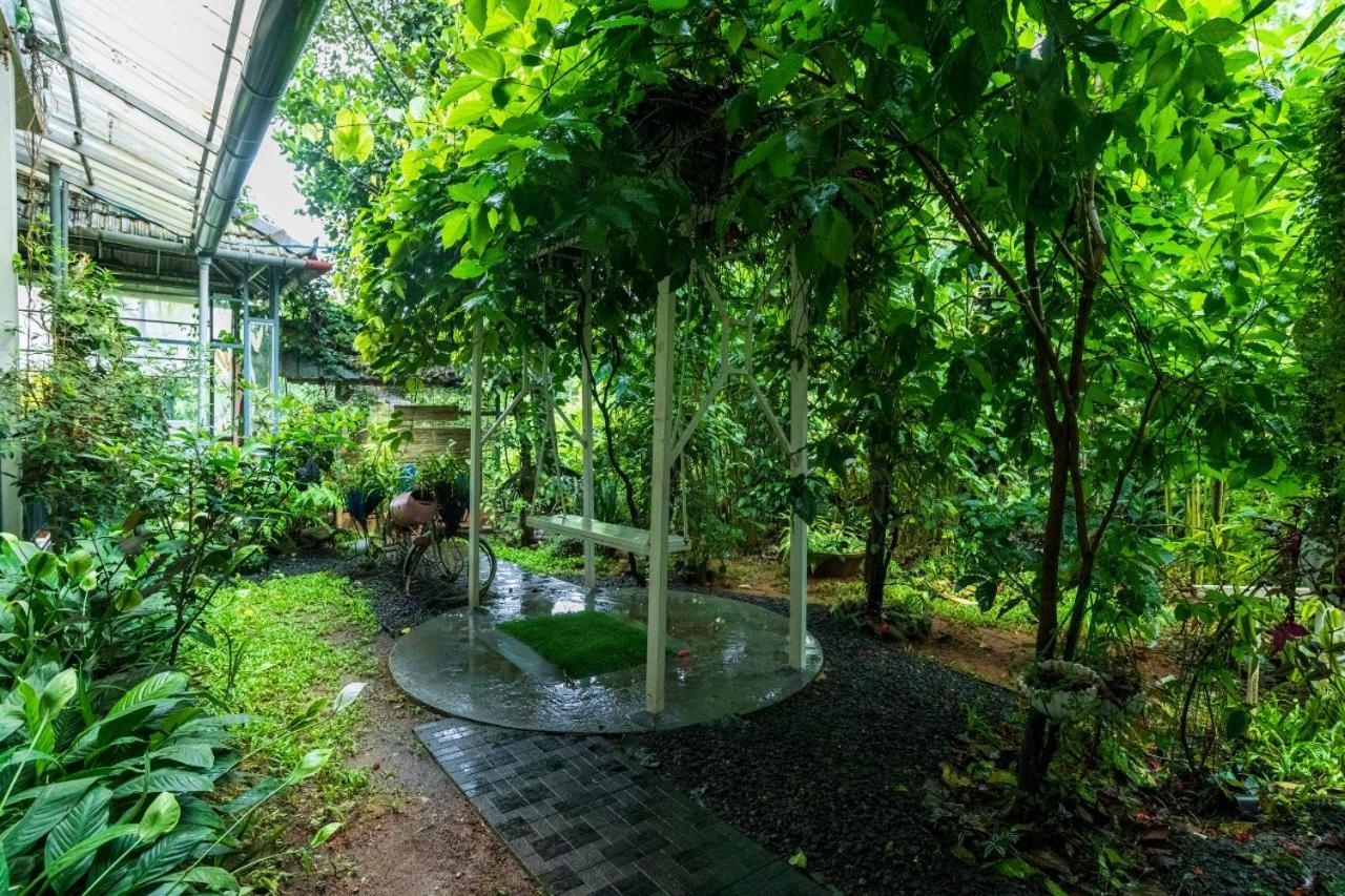 Mistletoe Homestay & Cafe มุนนาร์ ภายนอก รูปภาพ