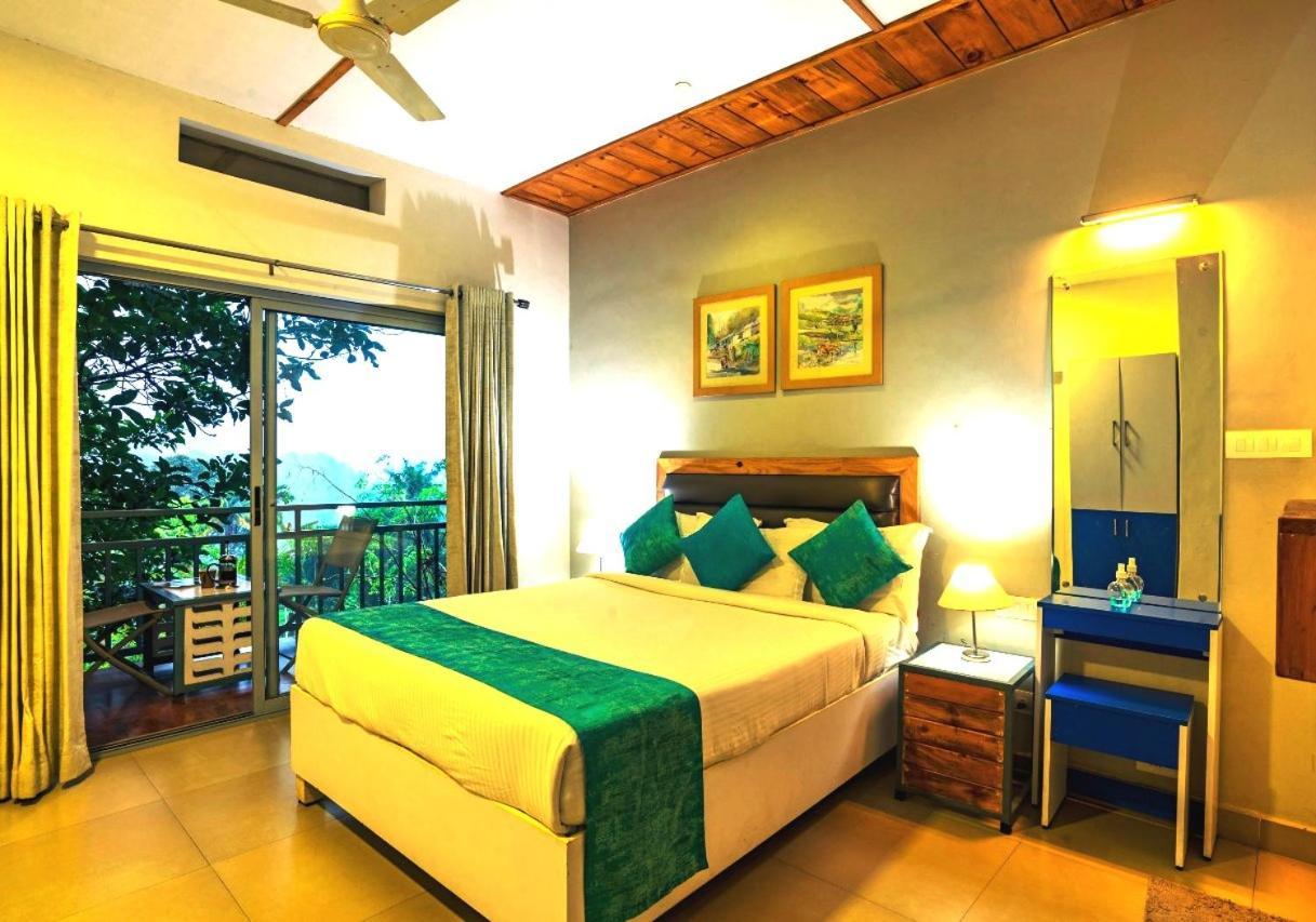 Mistletoe Homestay & Cafe มุนนาร์ ภายนอก รูปภาพ