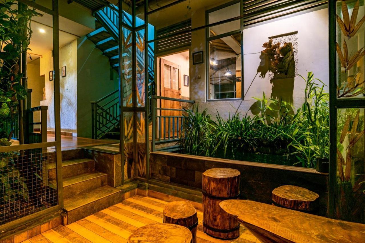 Mistletoe Homestay & Cafe มุนนาร์ ภายนอก รูปภาพ