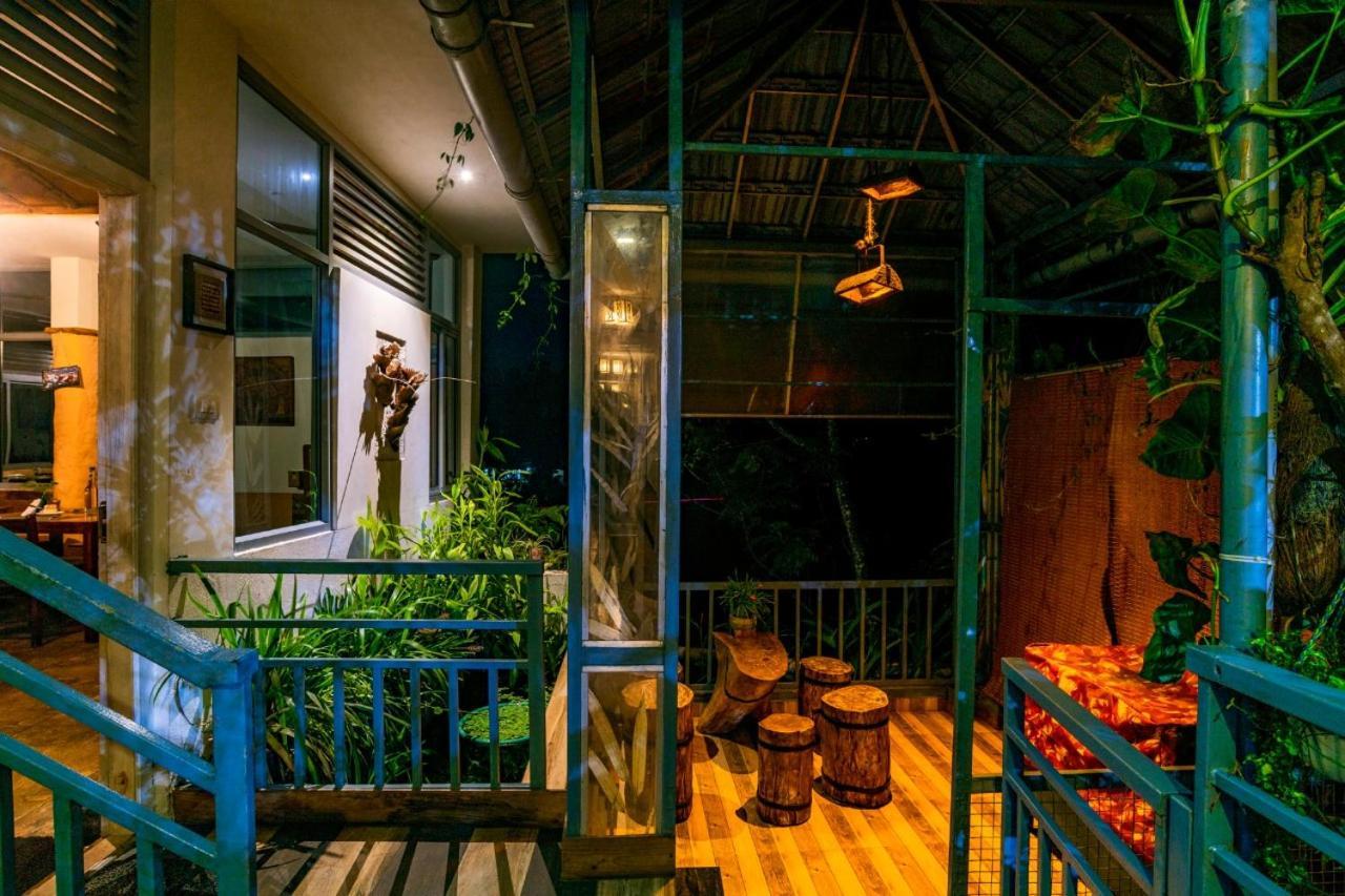 Mistletoe Homestay & Cafe มุนนาร์ ภายนอก รูปภาพ