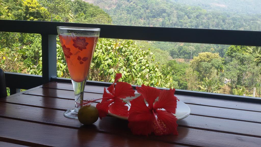 Mistletoe Homestay & Cafe มุนนาร์ ภายนอก รูปภาพ