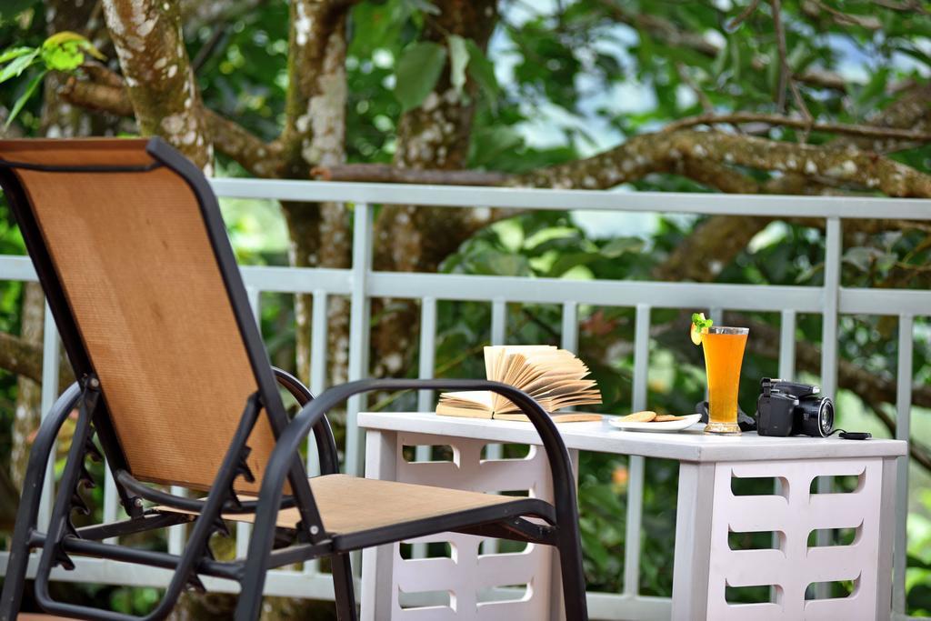 Mistletoe Homestay & Cafe มุนนาร์ ภายนอก รูปภาพ