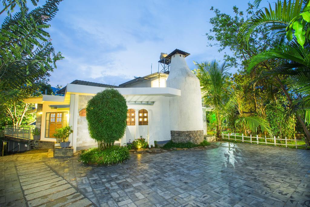 Mistletoe Homestay & Cafe มุนนาร์ ภายนอก รูปภาพ