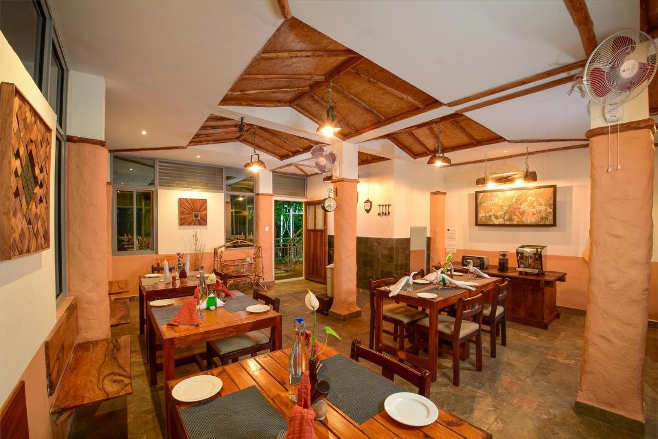 Mistletoe Homestay & Cafe มุนนาร์ ภายนอก รูปภาพ