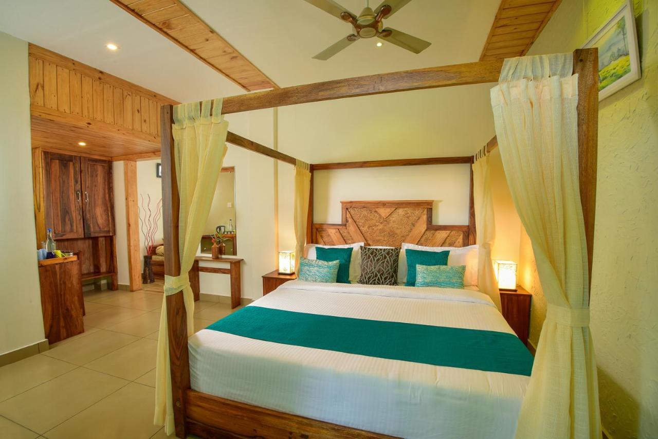 Mistletoe Homestay & Cafe มุนนาร์ ภายนอก รูปภาพ