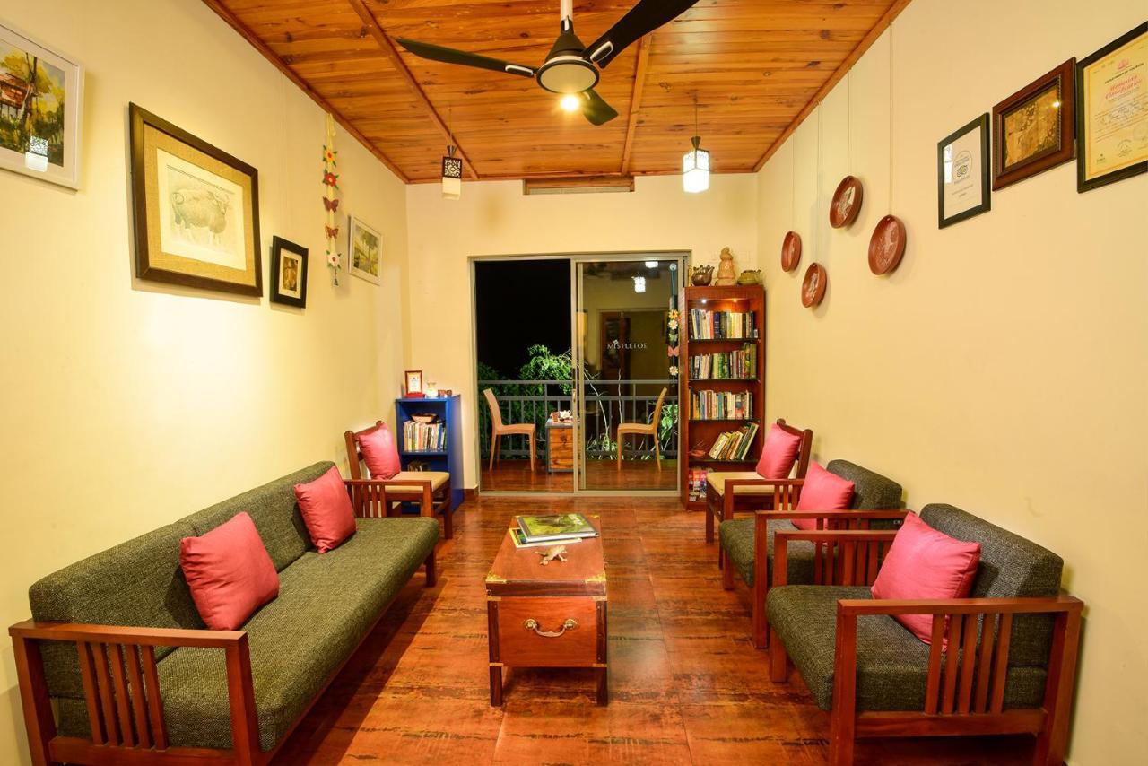 Mistletoe Homestay & Cafe มุนนาร์ ภายนอก รูปภาพ