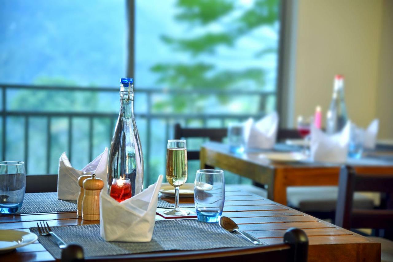 Mistletoe Homestay & Cafe มุนนาร์ ภายนอก รูปภาพ