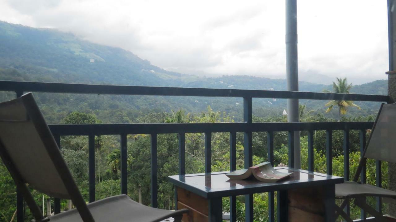 Mistletoe Homestay & Cafe มุนนาร์ ภายนอก รูปภาพ